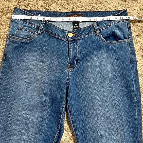 [South Pole] Medium Wash Stretchy Plus Size Jeans - Picture 6 of 7